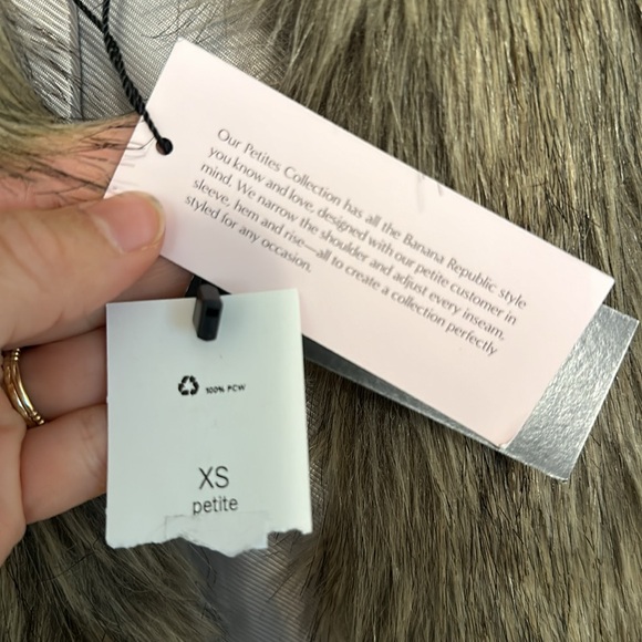 NWT Faux fur vest - Banana Republic - Picture 3 of 4